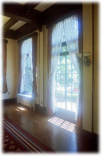 朝の窓辺の写真