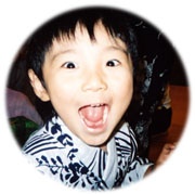 笑顔の子供の写真